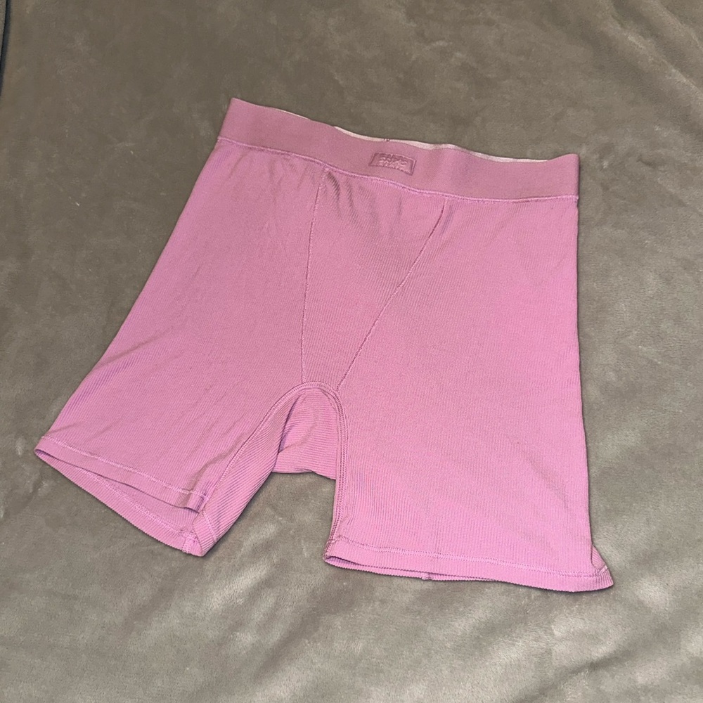 SKIMS soft lounge boxer. LIMITED EDITION PETAL ! Never worn. perfect condition